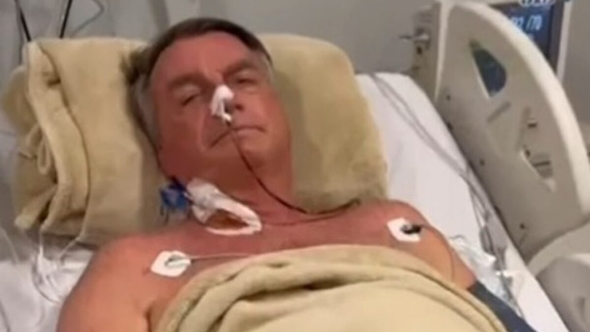 Exames indicam piora, e Bolsonaro deverá ser operado em hospital de Brasília Ex-presidente publicou vídeo direto do leito do hospital