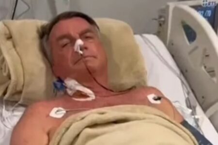 Exames indicam piora, e Bolsonaro deverá ser operado em hospital de Brasília Ex-presidente publicou vídeo direto do leito do hospital