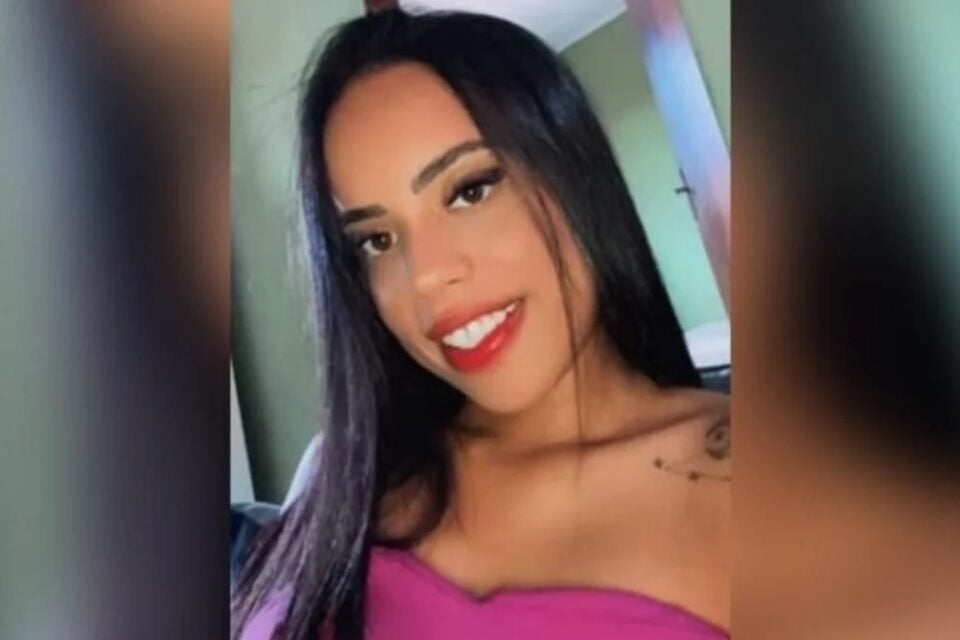 A foto mostra a jovem desaparecida
