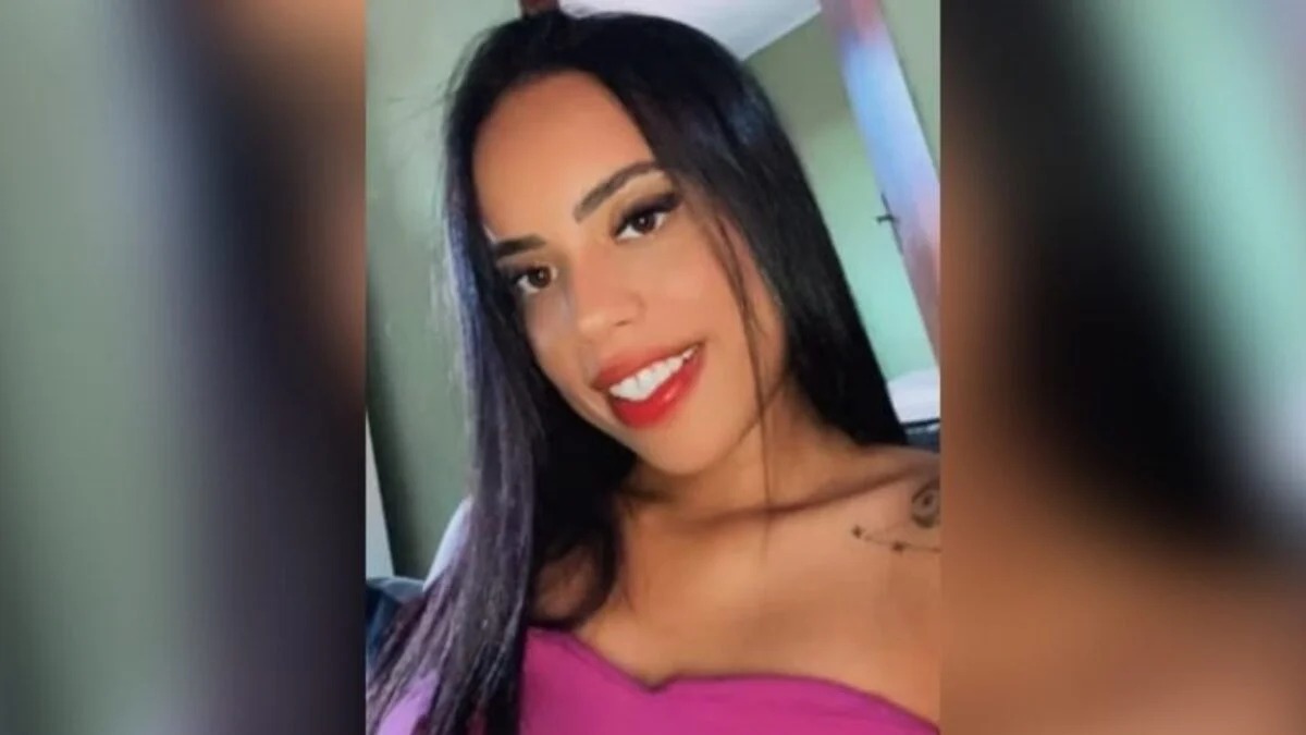 A foto mostra a jovem desaparecida