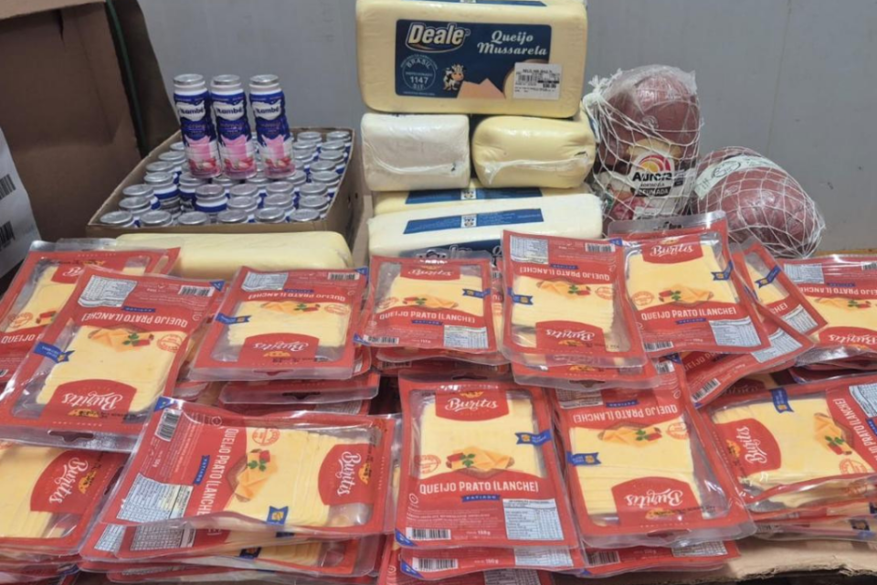 Supermercado em Goiânia é flagrado com 60 quilos de alimentos vencidos à venda