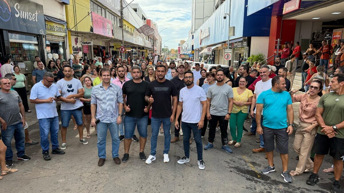 Lojistas da Região da 44 se manifestam em apoio à retirada dos ambulantes