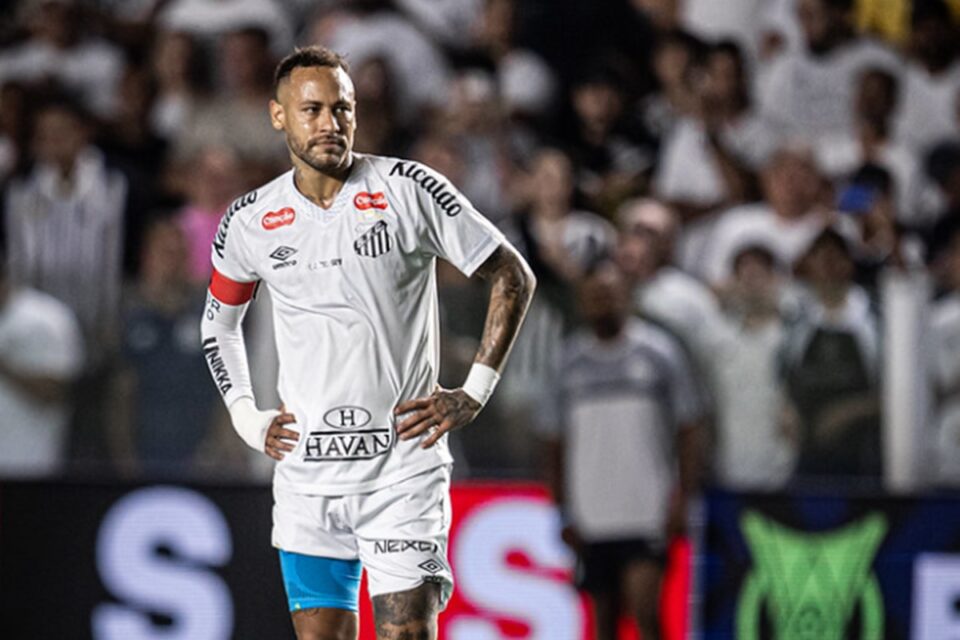Neymar com a camisa do Santos