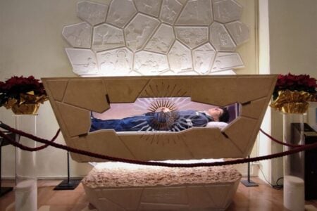 Igreja Católica denuncia venda online de relíquias de Carlo Acutis supostas relíquias do futuro santo em leilões na internet