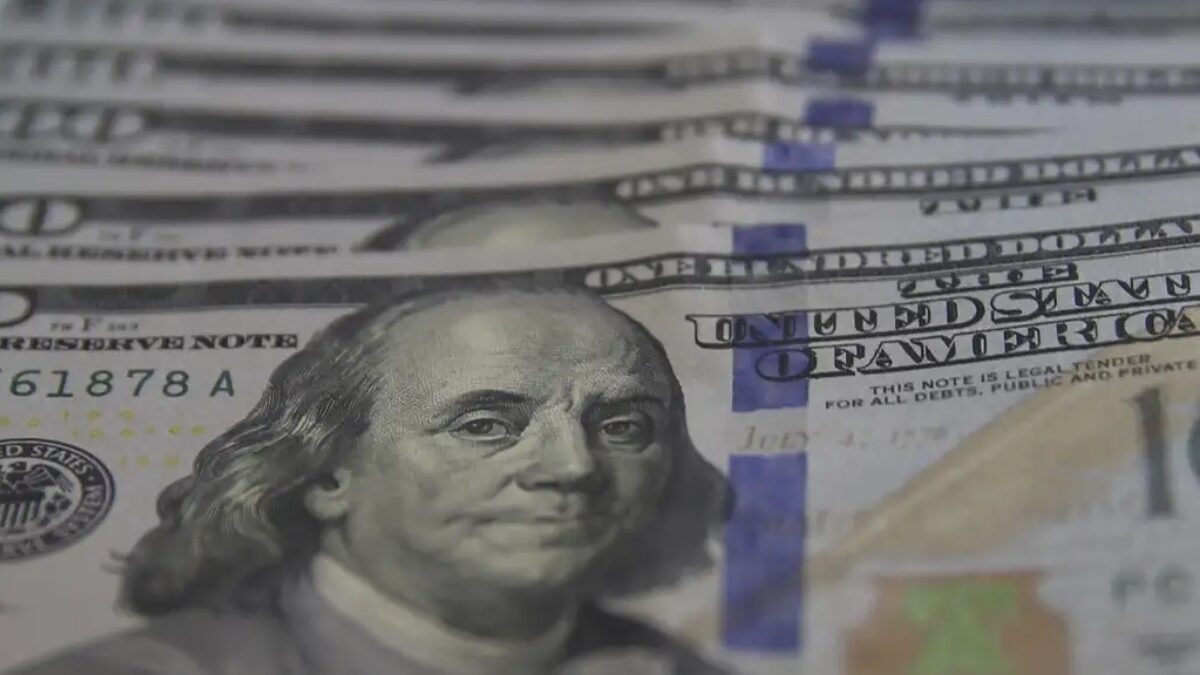 Dólar fechou em queda de 0,18% nesta quarta-feira (23), enquanto a Bolsa fechou em disparada de 1,34%, a 132.216 pontos (Foto: Agência Brasil)