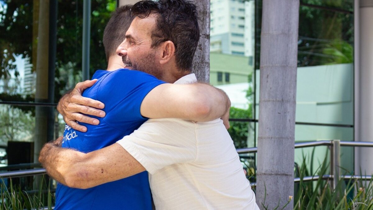 Após 40 anos, homem descobre que é filho do primo da mãe