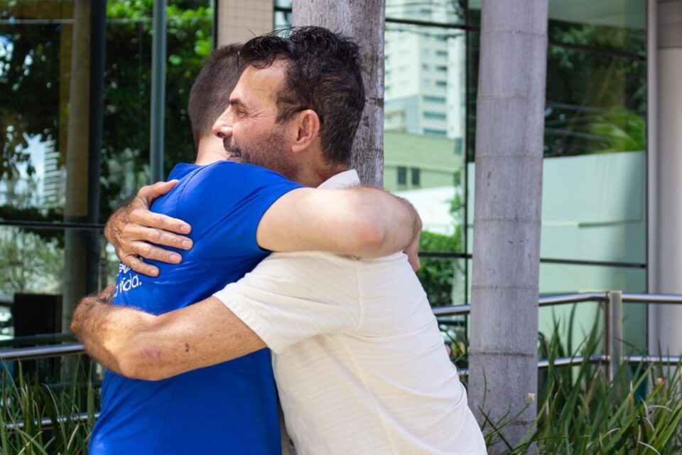 Após 40 anos, homem descobre que é filho do primo da mãe