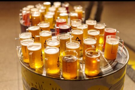 Festival Parada Beer chega em Goiânia com mais de 25 rótulos de cervejas artesanais e atrações musicais