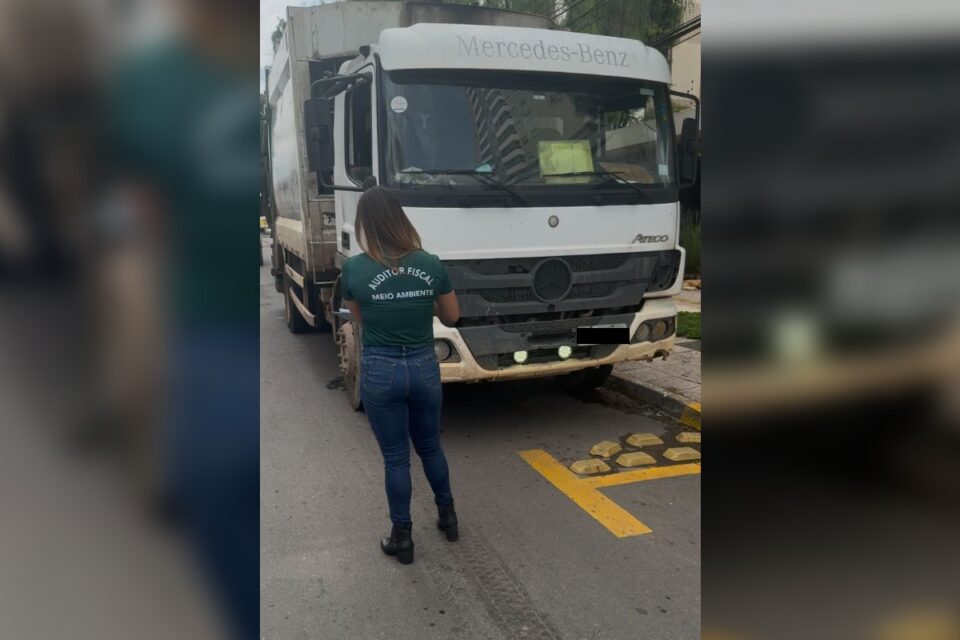 Prefeitura apreende caminhão de chorume no Jardim Goiás, em Goiânia