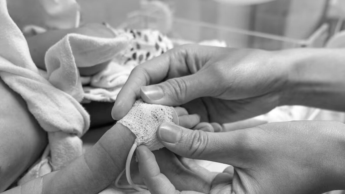 Mãe recebe indenização de R$ 100 mil após morte da filha por falta de medicamento