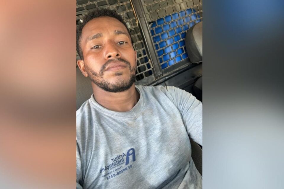 A imagem mostra a foto do jovem desaparecido