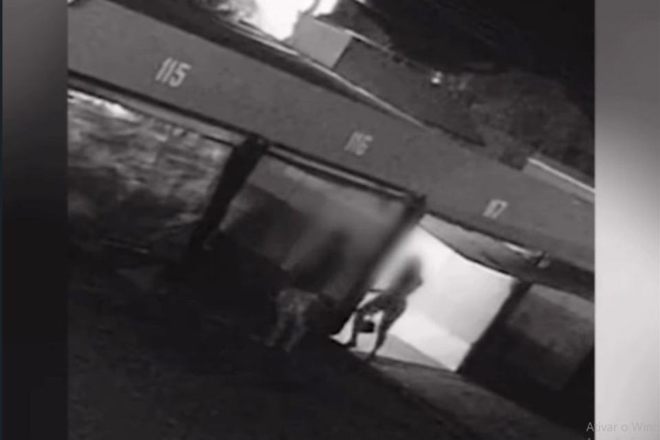 Câmeras de segurança flagraram casal roubando dentro de motel (Foto: Reprodução)