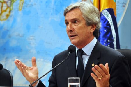 Veja o antes e depois dos procedimentos estéticos feitos por Fernando Collor Ex-presidente costumava frequentar clínicas dermatológicas