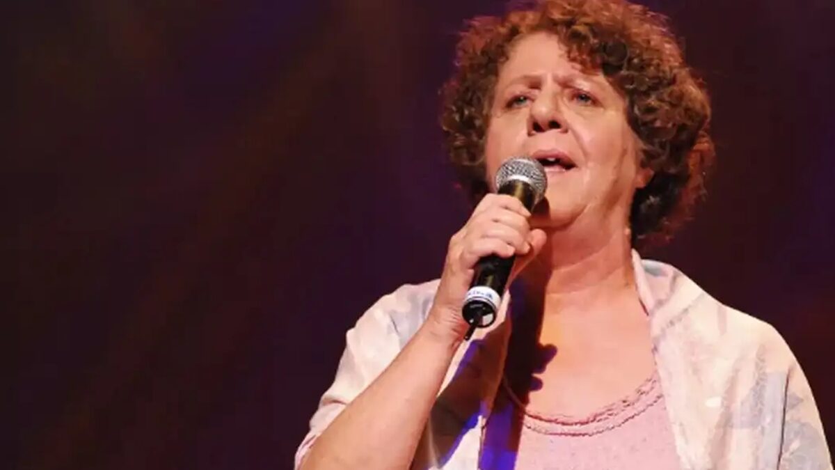 Morre a cantora e compositora Cristina Buarque