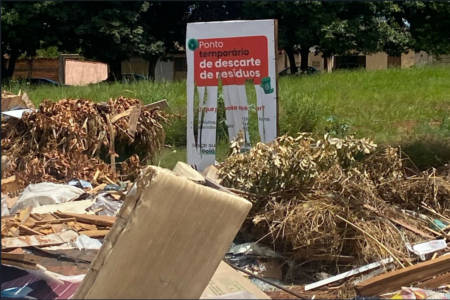 Faixa indicando ponto de descarte (Foto: Reprodução)