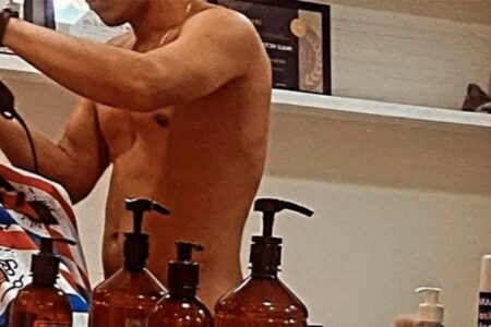 Barbearia nudista atrai homens e faz sucesso em São Paulo Público é de homens entre 25 e 40 anos muitos casados com mulheres