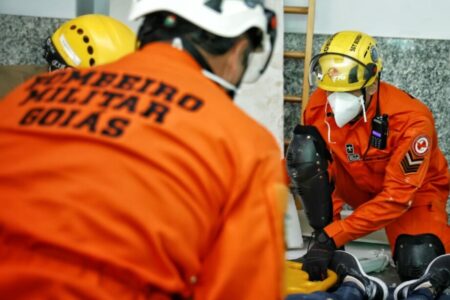 Corpo de Bombeiros apresenta novo uniforme na cor laranja