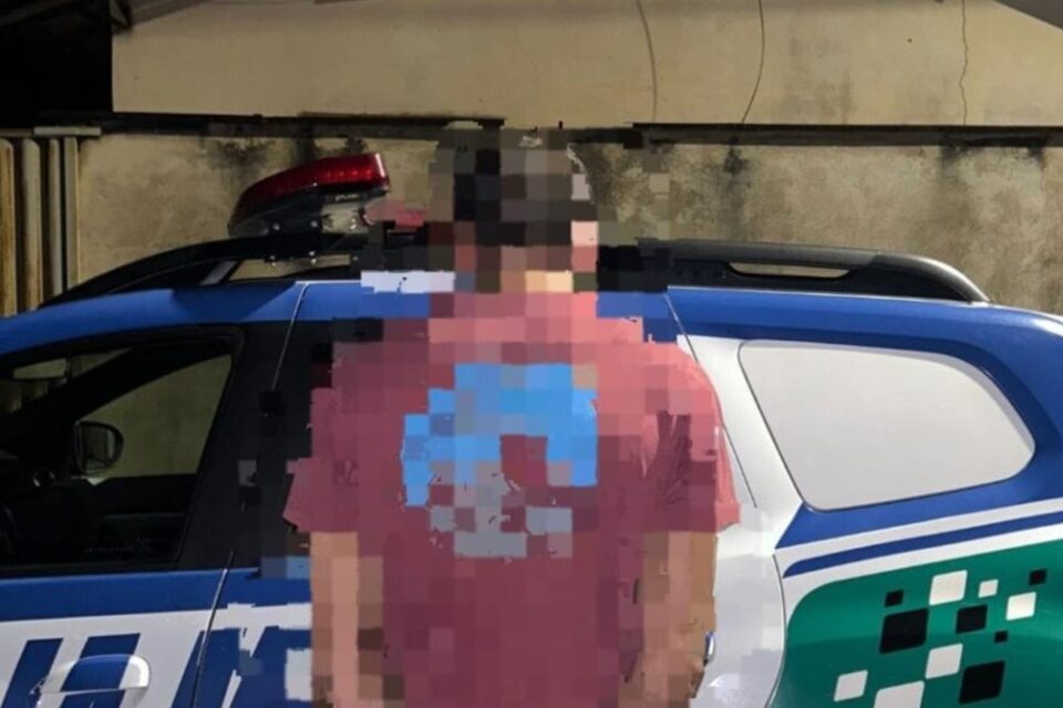 Homem é preso por agredir a namorada com soco na boca em Urutaí