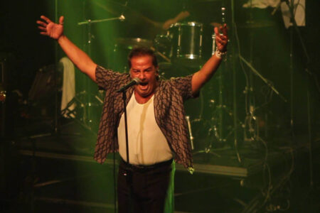 Vocalista do Ira! enfrenta bolsonaristas em show e manda recado: 'Não apareçam mais'