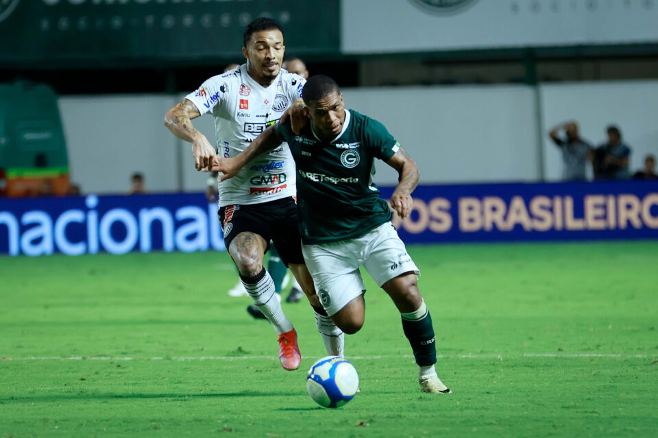 Com poucos confrontos ainda jogados, Goiás enfrenta Operário