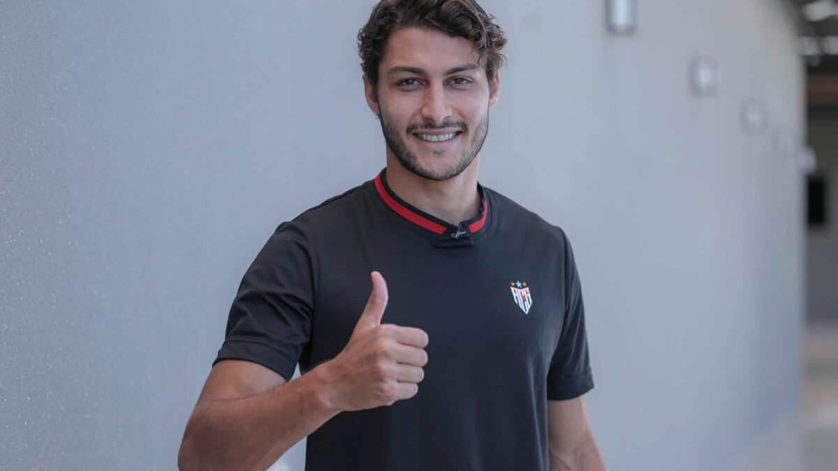 Marcinho, lateral-direito