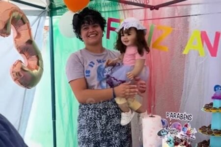 Vídeo: bebê reborn completa 3 anos e ganha festa de aniversário "Anabelle começou assim", comentou um internauta