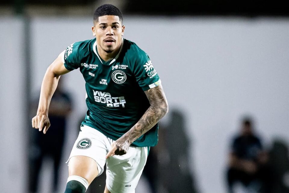 Diego Caito em jogo pelo Goiás