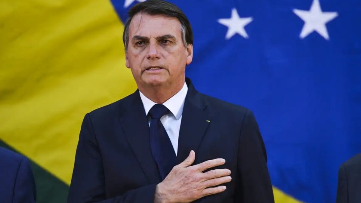 Bolsonaro sente dores em decorrência da facada e é hospitalizado no Rio Grande do Norte Ex-presidente vem sofrendo com obstrução intestinal