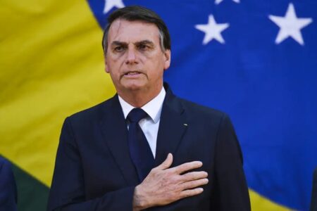 Bolsonaro sente dores em decorrência da facada e é hospitalizado no Rio Grande do Norte Ex-presidente vem sofrendo com obstrução intestinal
