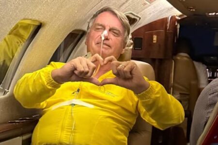 Após cirurgia, Bolsonaro tem quadro clínico estável, diz boletim Procedimento cirúrgico, nesse domingo (13), durou 12 horas