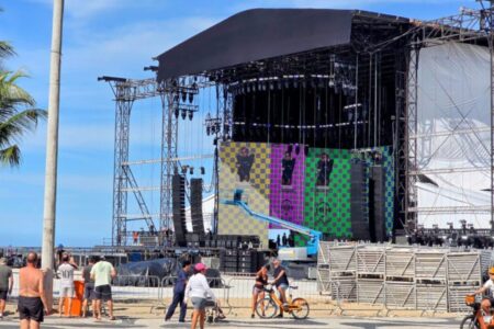 Palco para show de Lady Gaga em Copacabana, no Rio de Janeiro (Foto: Agnews)