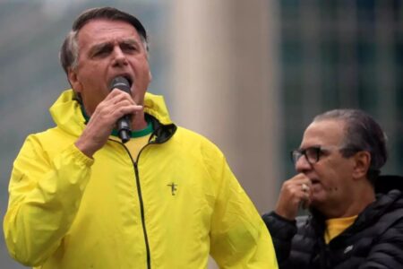 Bolsonaro vira meme ao tentar falar em inglês durante ato na Paulista; vídeo "Pior aluno do Joel Santana", escreveu um internauta
