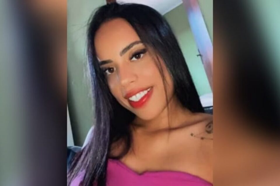 A foto mostra a imagem da jovem desaparecida