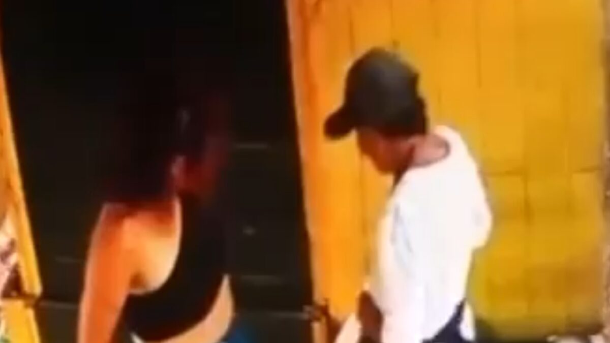 Mulher dá abraço em idosa, mas puxa faca e assalta vítima em Goiânia O caso aconteceu nas proximidades da Igreja Matriz de Campinas