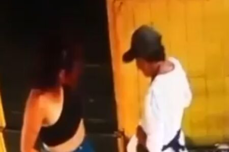 Mulher dá abraço em idosa, mas puxa faca e assalta vítima em Goiânia O caso aconteceu nas proximidades da Igreja Matriz de Campinas