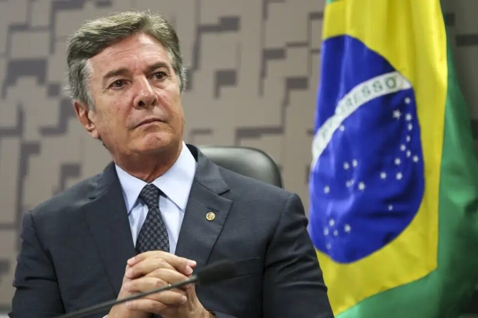 Fernando Collor preso está sereno e aguarda decisão da PF Decisão sobre onde ex-presidente vai cumprir pena cabe ao Supremo Tribunal Federal