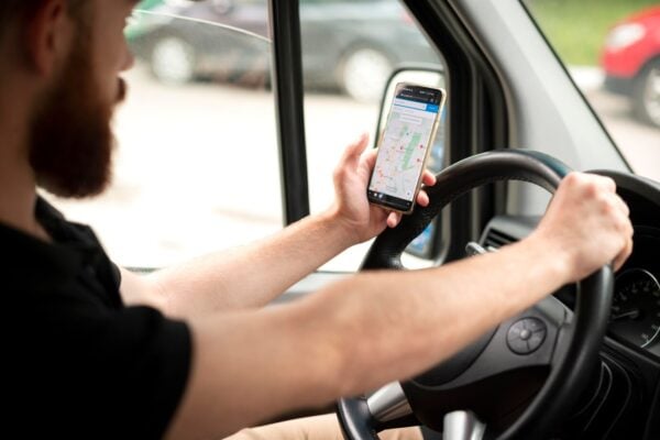 Veja quem pode pedir e como funciona o novo crédito para motoristas de app Crédito vale para taxistas e motoristas mulheres têm juro menor