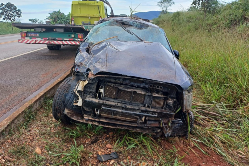 Bebê de seis meses de idade morre após ser arremessado para fora de veículo que capotou na BR-080