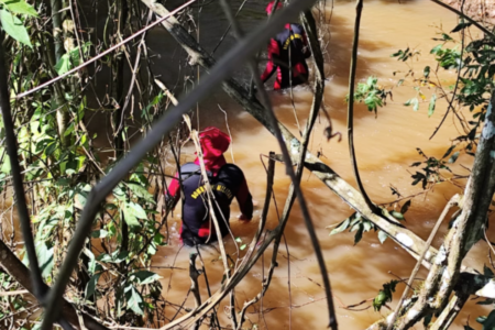 Bombeiros encontram homem que desapareceu após mergulho em Bonfinópolis (Foto: Divulgação)