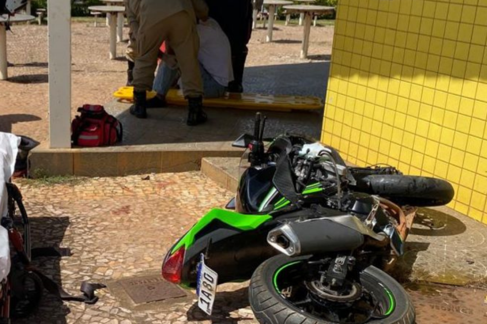 Idosa fica ferida após ser atropelada por moto e arremessada a 10m de distância em Formosa