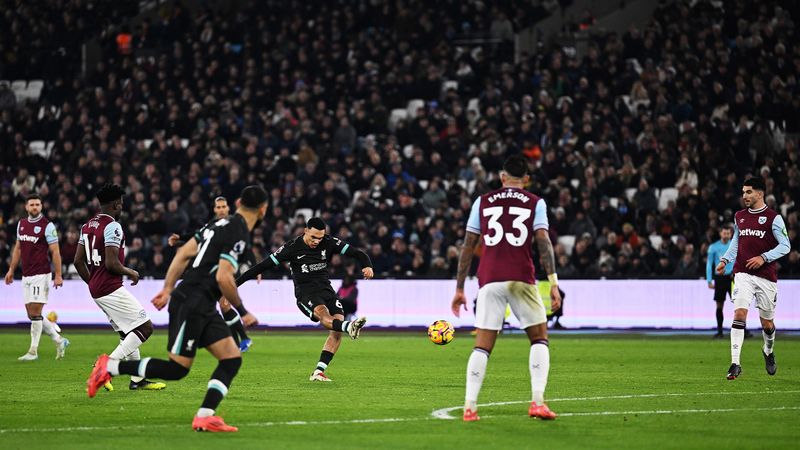 Goleada do Liverpool contra o West Ham, no primeiro turno do Campeonato Inglês