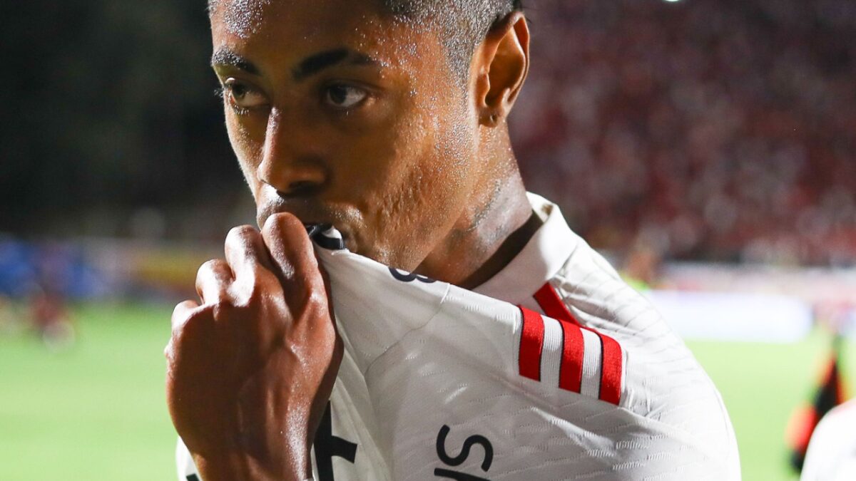 Bruno Henrique comemora gol pelo Flamengo