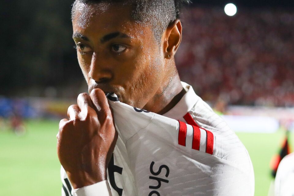 Bruno Henrique comemora gol pelo Flamengo