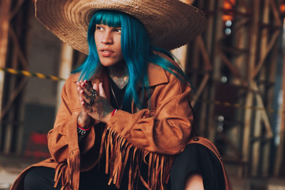 Existem indígenas LGBT? artista e ativista publica vídeo com resposta "Sou sapatão, lésbica, caminhoneira", diz a cantora Katú Mirim