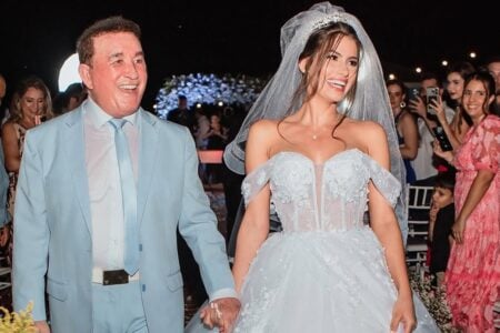 Amado Batista revela como conheceu esposa e responde se planeja ter filhos Sertanejo de 74 anos se casou com a miss Calita Franciele, de 23