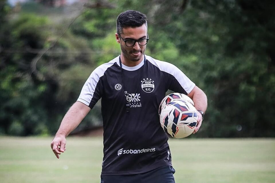 William Campos em treino pelo Goiânia