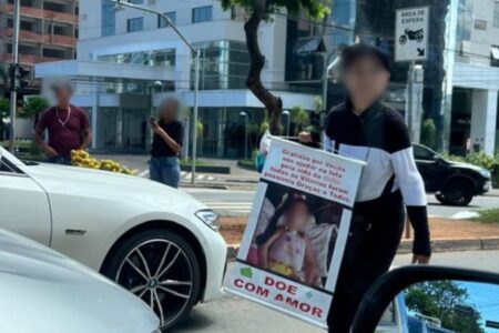 Mulher é presa por usar imagem de criança com deficiência para pedir dinheiro em sinaleiro de Goiânia Pedinte ficava com metade do valor