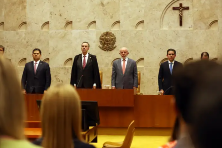 Hugo Motta e outras autoridades em sessão no STF (Foto: Agência Brasil)