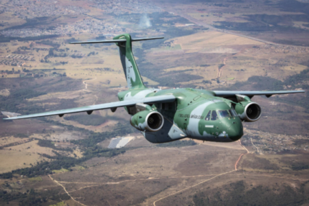 Avião C-390, fabricado pela Embraer (Foto: Müller Marin/FAB)