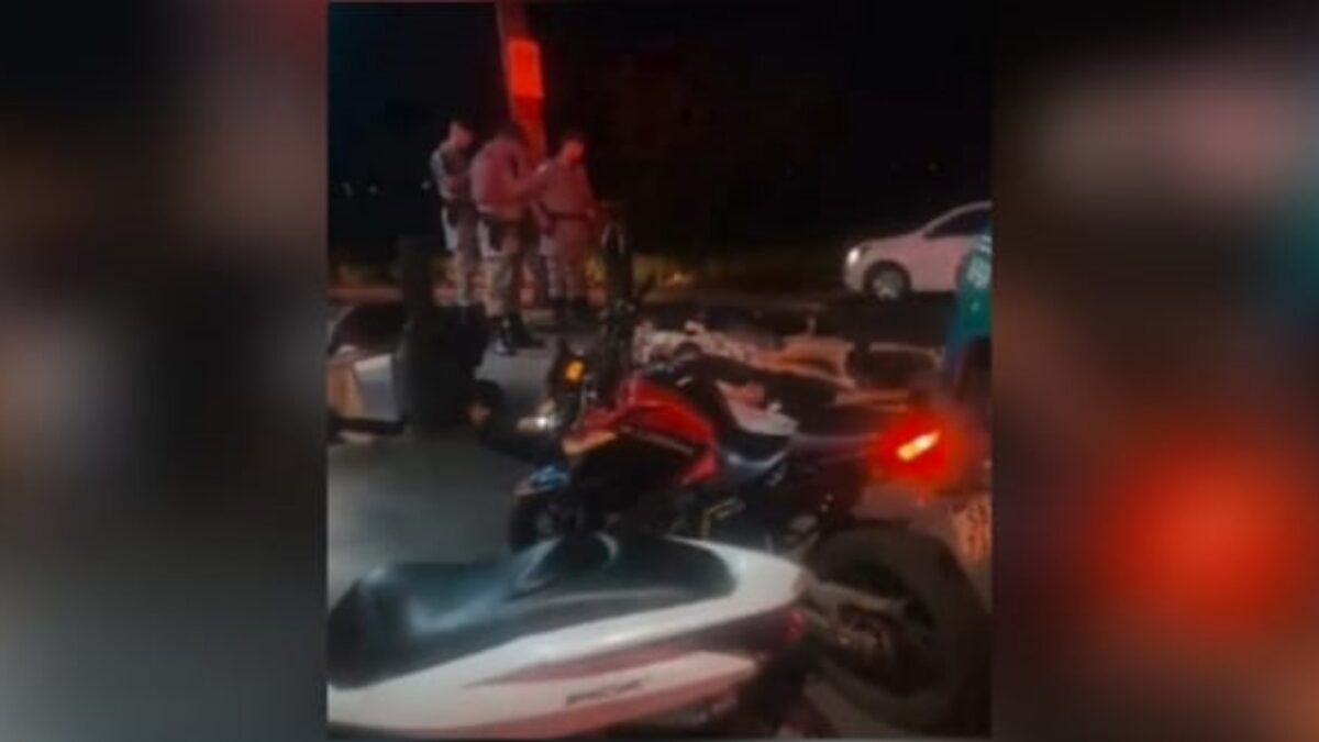 A imagem mostra o momento das prisões